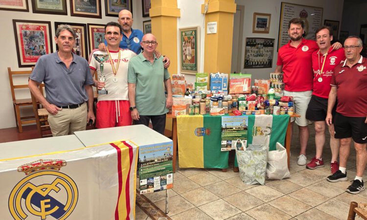 El XII Trofeo de Fútbol Veteranos reúne deporte y solidaridad con triunfo del Racing Club Portuense Veteranos