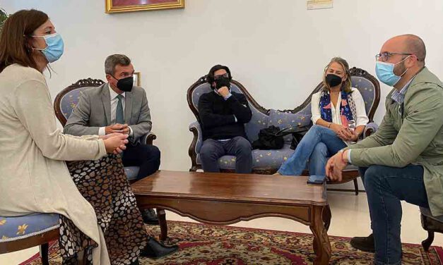 Beardo recibe a la nueva junta de la AECC de El Puerto