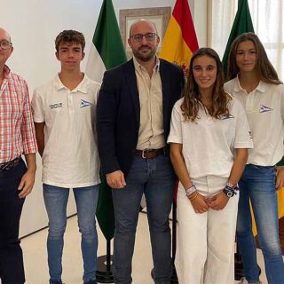 Beardo recibe a los tres regatistas portuenses clasificados para el Mundial de Windsurf 2022