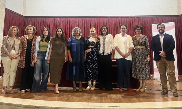 La Asociación de Mujeres con Cáncer Bahía presenta el libro del V Certamen de Relatos Nila Flores Cebrián