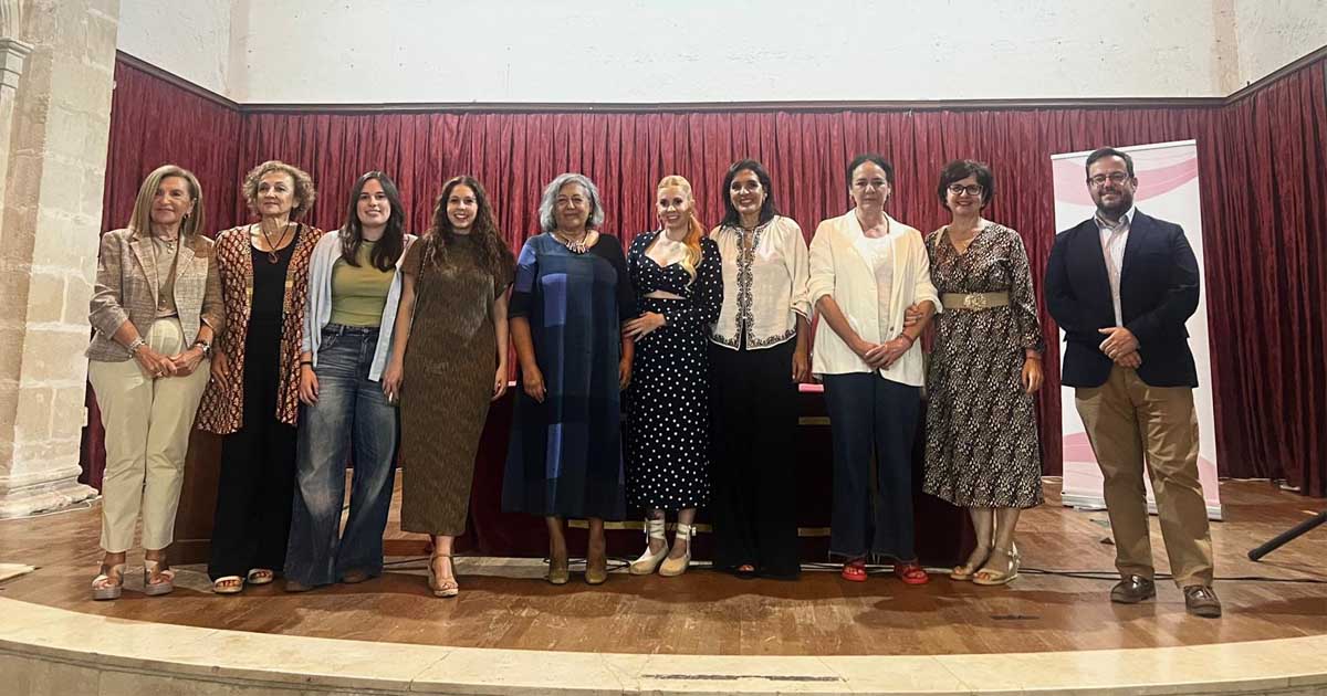 La Asociación de Mujeres con Cáncer Bahía presenta el libro del V Certamen de Relatos Nila Flores Cebrián