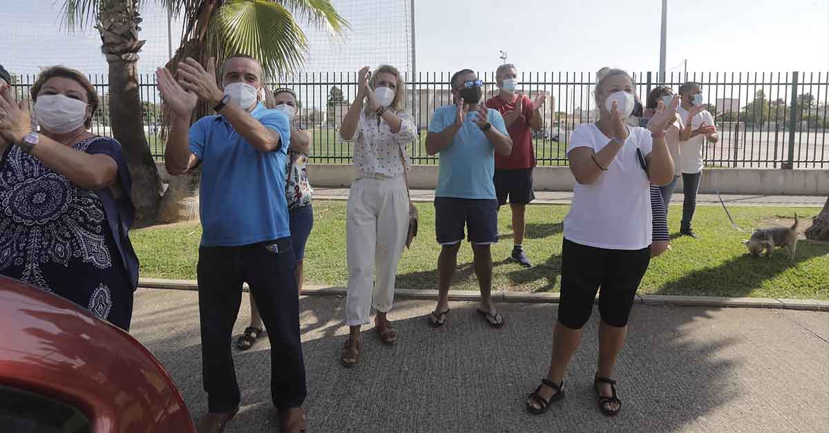 Nueva concentración en apoyo de la residencia Puerto Luz
