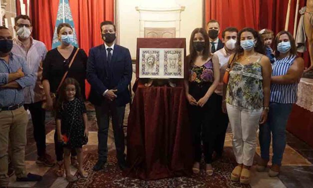 La Hermandad del Resucitado incorpora dos pinturas a su Libro de Reglas