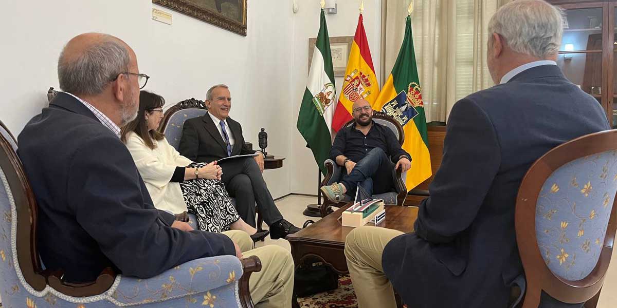 Beardo da la bienvenida a la nueva Junta directiva de la Academia de Bellas Artes Santa Cecilia