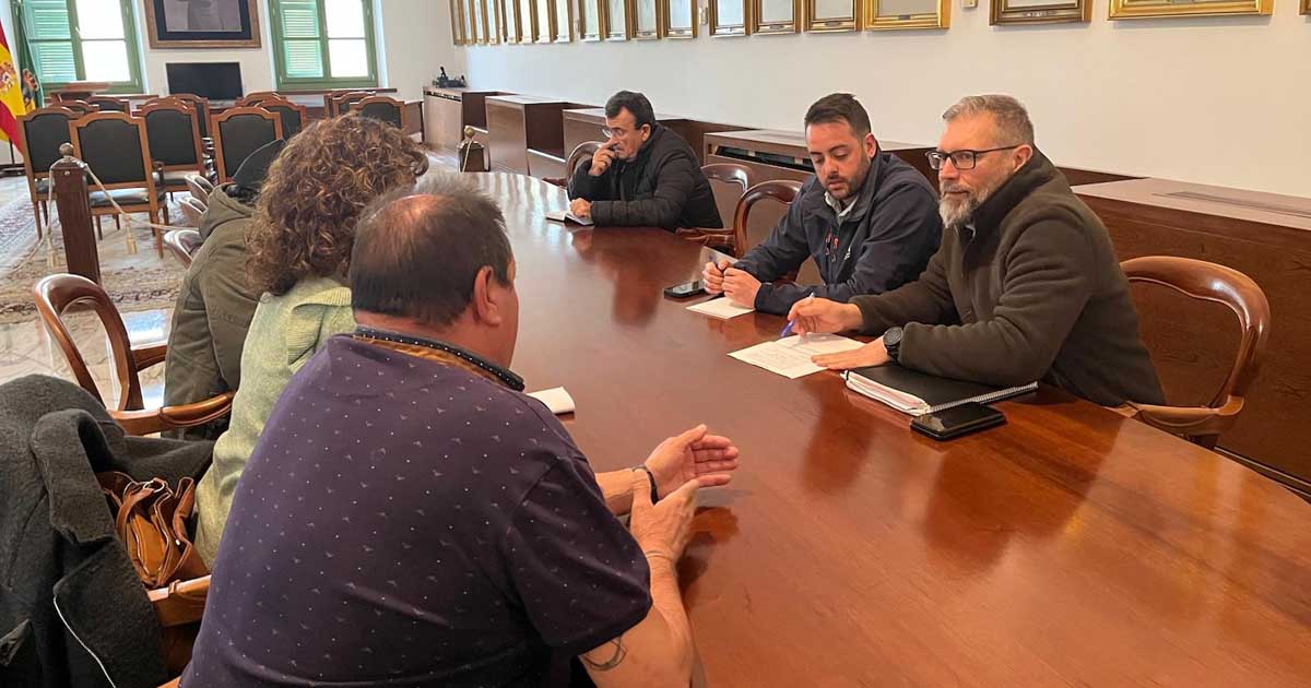 El nuevo contrato de jardines incluirá mejoras laborales y el mantenimiento del arbolado