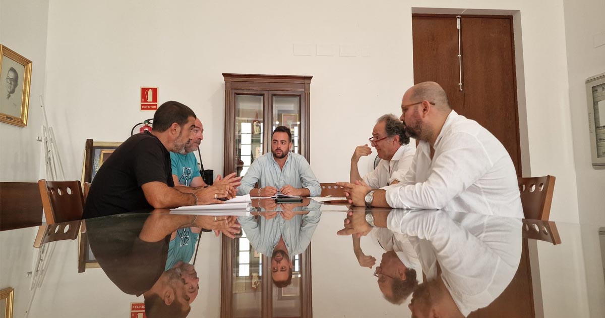 El Gobierno local se reúne con UGT para abordar mejoras en la Policía Local