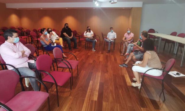 La oposición pide al gobierno local que se pronuncie sobre los 16 auxiliares administrativos