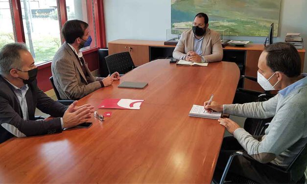 Bello traslada a la Asociación de Jóvenes Empresarios la disposición del Ayuntamiento a colaborar