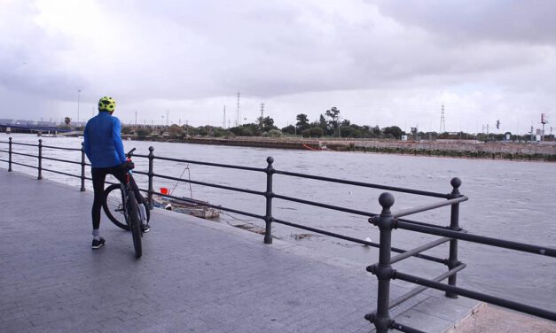 Máxima atención al Guadalete ante la pleamar de la tarde en El Puerto