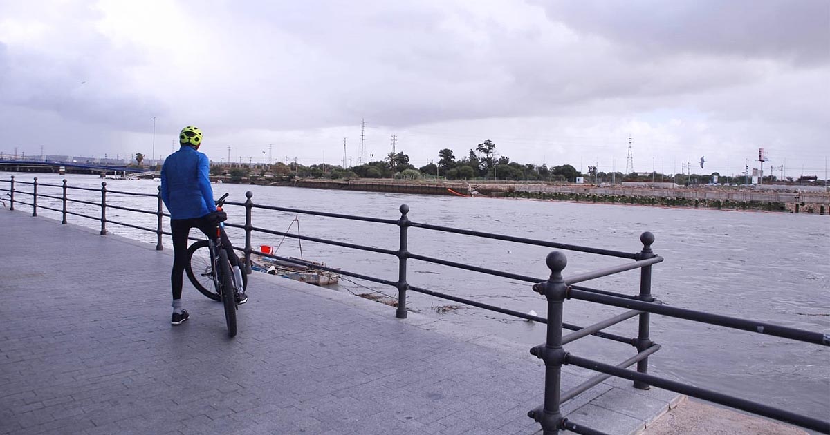 Máxima atención al Guadalete ante la pleamar de la tarde en El Puerto