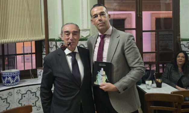 José Joaquín García de Romeu presenta en El Puerto su poemario "Orfandad"