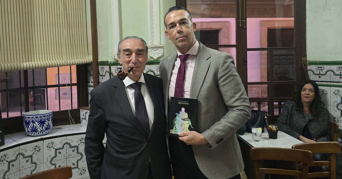 José Joaquín García de Romeu presenta en El Puerto su poemario "Orfandad"