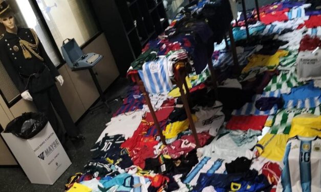 La Policía Local interviene más de 650 prendas y artículos de venta ambulante ilegal en Valdelagrana