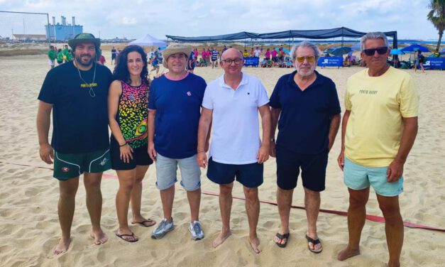 Más de 170 jugadores participan en el II Torneo de Rugby Playa de Veteranos en La Puntilla