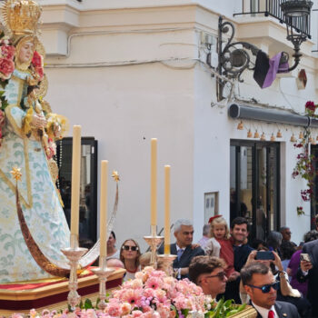 La imagen de Nuestra Señora del Rocío protagoniza una jornada de fe en el Via Lucis portuense