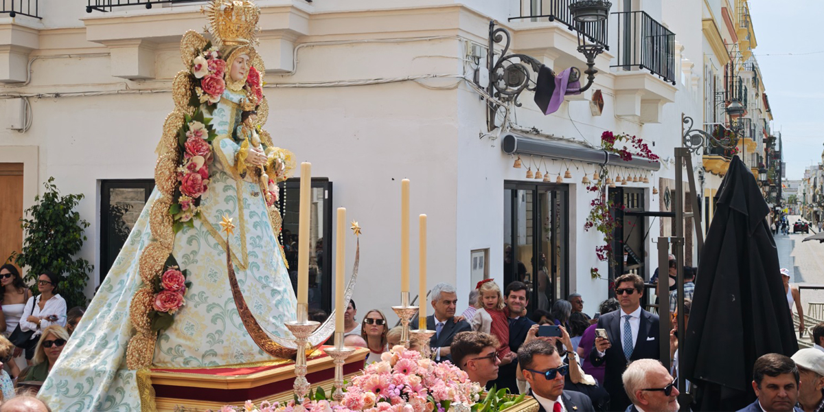 La imagen de Nuestra Señora del Rocío protagoniza una jornada de fe en el Via Lucis portuense
