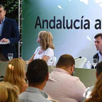 El PP inicia en El Puerto una campaña para dar a conocer en la provincia la rebaja fiscal de la Junta