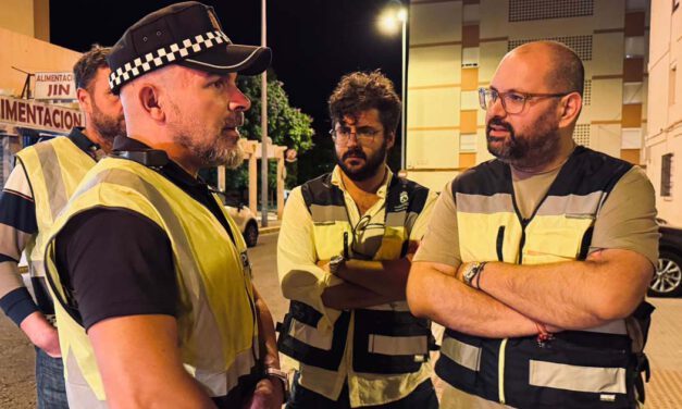 El Ayuntamiento de El Puerto repinta más de 50 señales de tráfico como parte de la campaña de seguridad vial