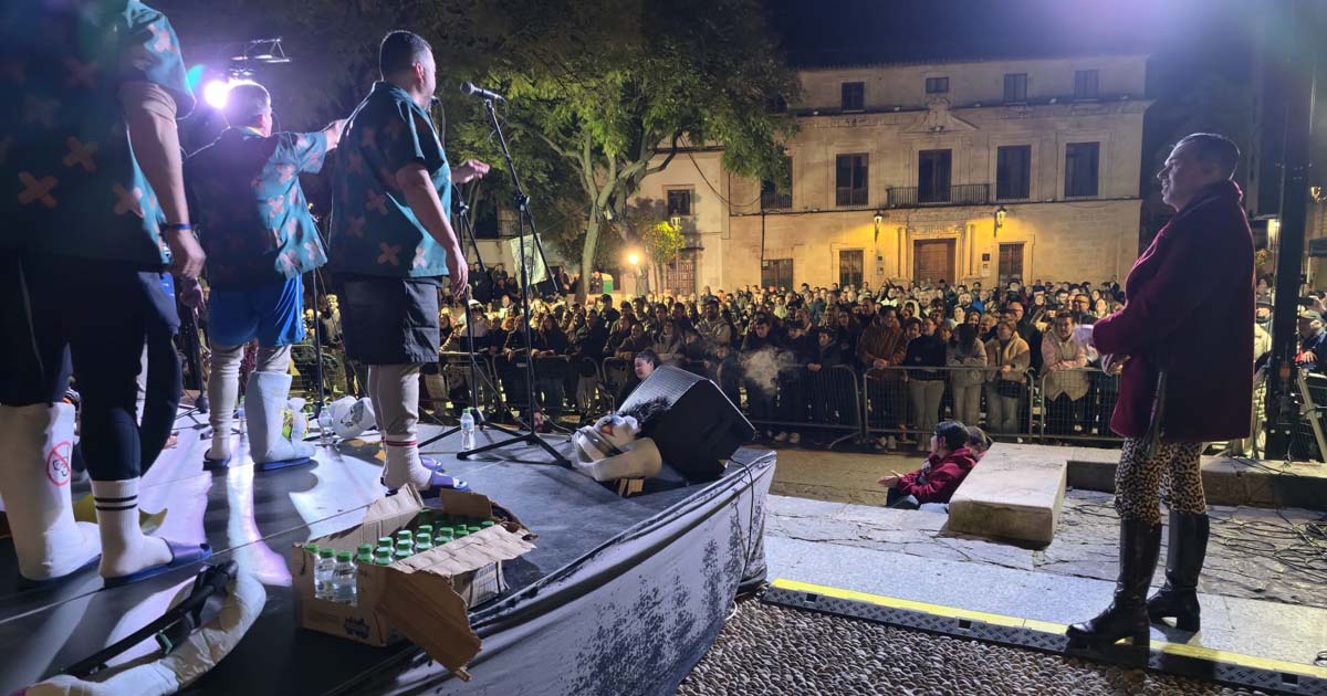 La Plaza del Castillo se prepara para el gran viernes de Carnaval con pregón, cantera y proclamación de Coquineras