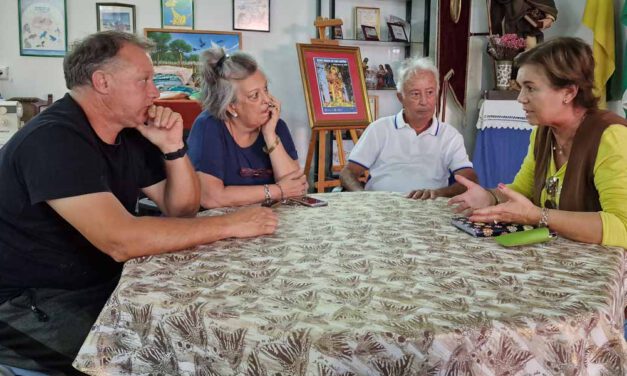 Silvia Gómez inicia su ronda de encuentros con las asociaciones vecinales con una reunión en San Antón