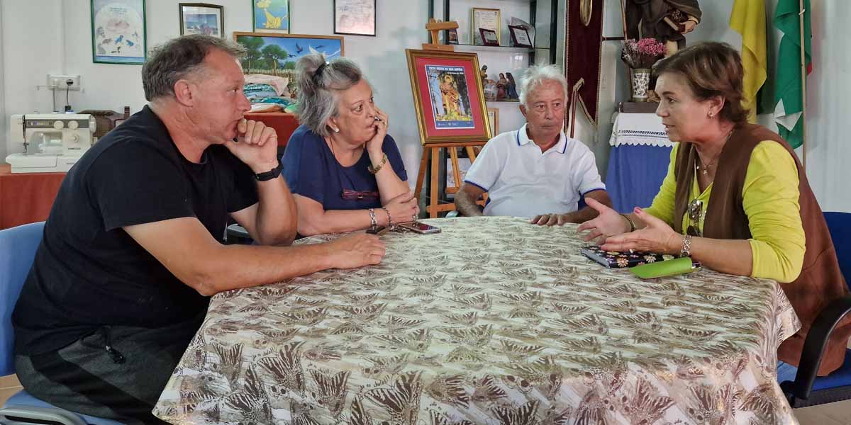 Silvia Gómez inicia su ronda de encuentros con las asociaciones vecinales con una reunión en San Antón