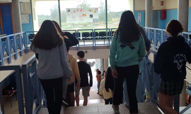 Protección Civil colabora en un simulacro de desalojo del IES Francisco Javier de Uriarte