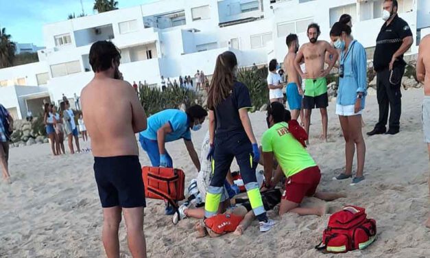 Fallece una mujer de 36 años en la playa de Las Redes