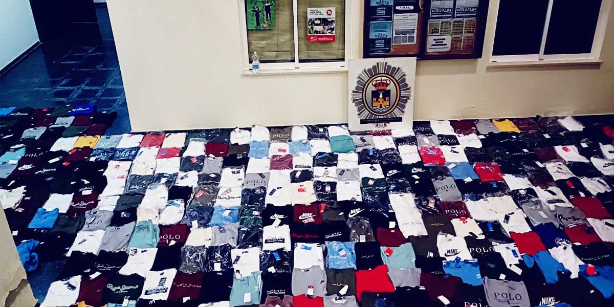 La Policía Local de El Puerto decomisa 285 prendas falsificadas en Valdelagrana