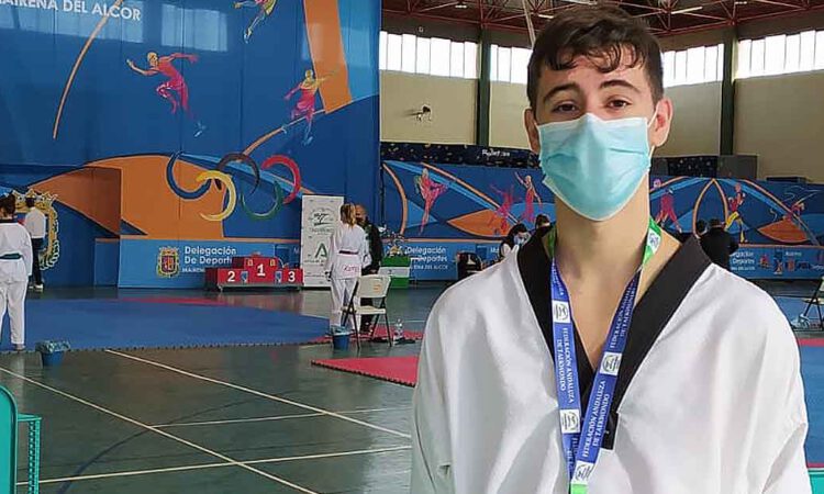 Dos medallas de oro para el Lee Puerto en la supercopa de Andalucía de Taekwondo