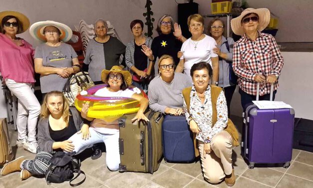 Los grupos de los talleres de teatro del programa "Actuación vecinal" preparan la representación de sus obras