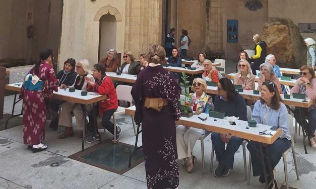 El arte floral japonés deslumbra en la XXVI Fiesta de los Patios Portuenses