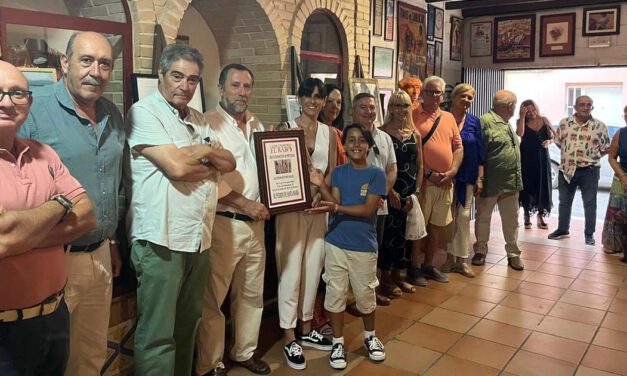 El Club Taurino El Rabo inaugura una exposición con obras de alumnos del Estudio Lizaso