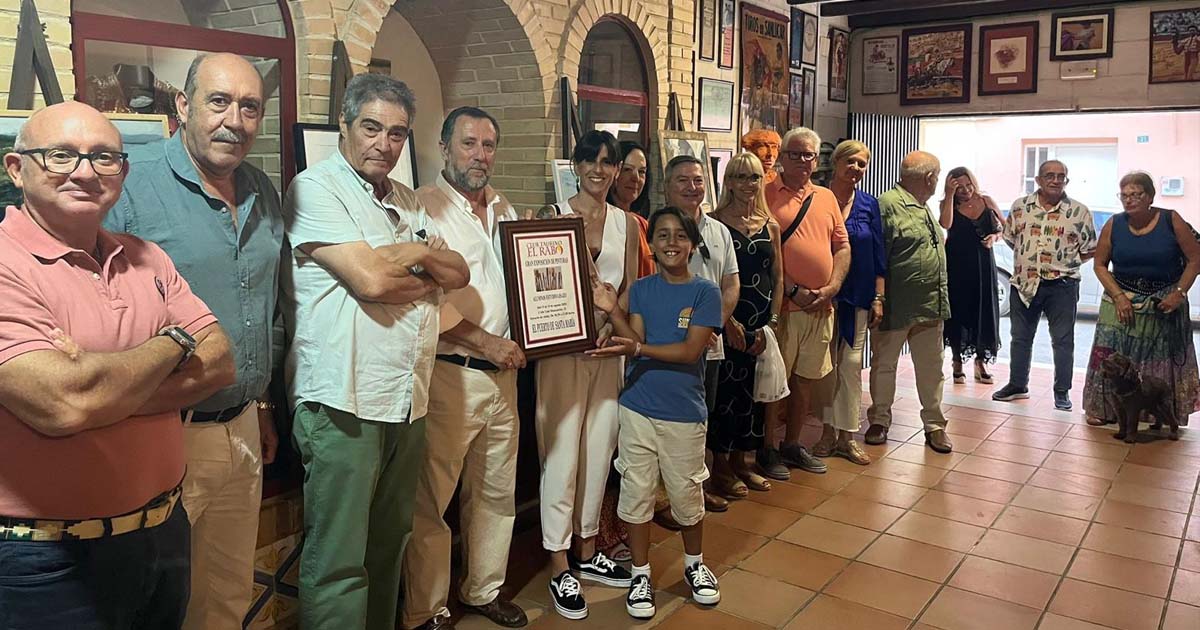El Club Taurino El Rabo inaugura una exposición con obras de alumnos del Estudio Lizaso