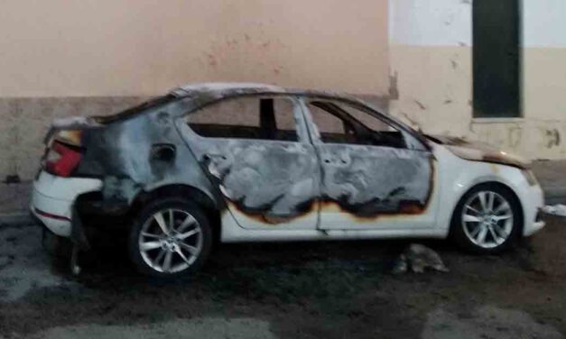 Una mujer detenida implicada presuntamente en la quema del coche de un taxista en El Puerto