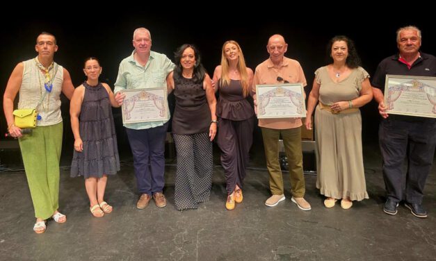 Las Academias de Baile homenajean a las tres peñas flamencas de El Puerto