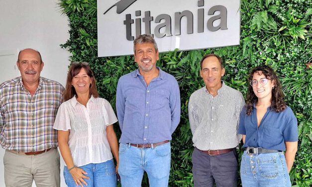 Carmelo Navarro visita Titania, referente en innovación industrial y sostenibilidad