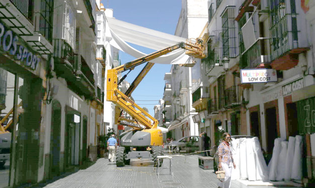 La instalación de toldos en la calle Luna comenzará la próxima semana