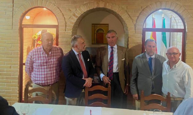 La Ganadería Prieto de la Cal protagoniza una emotiva tertulia en el Club Taurino El Rabo