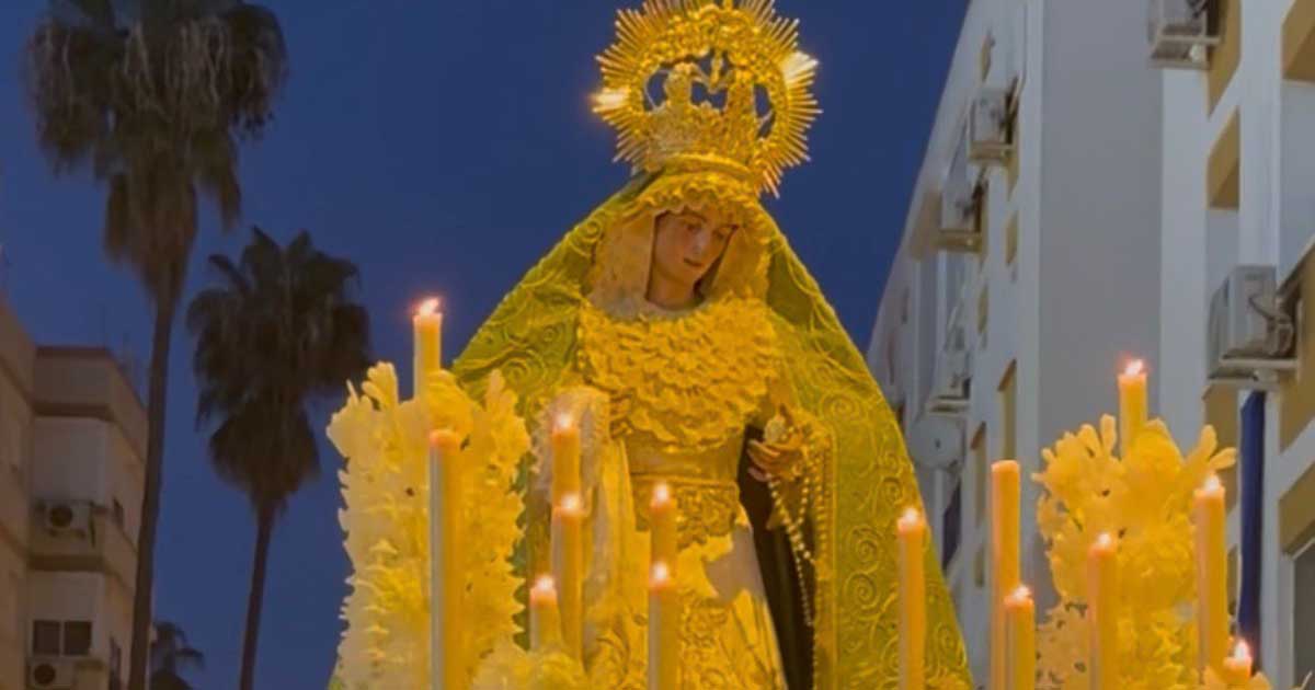 El traslado jubilar de la Virgen de Gracia y Esperanza reúne a numerosos fieles en su recorrido por el barrio