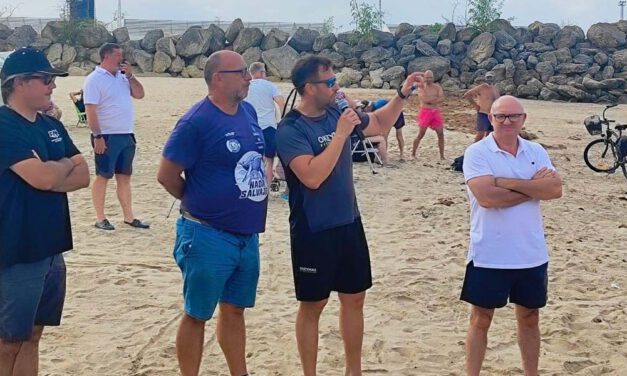 Récord de participación en la XVI Travesía a Nado de El Puerto con 300 nadadores en La Puntilla
