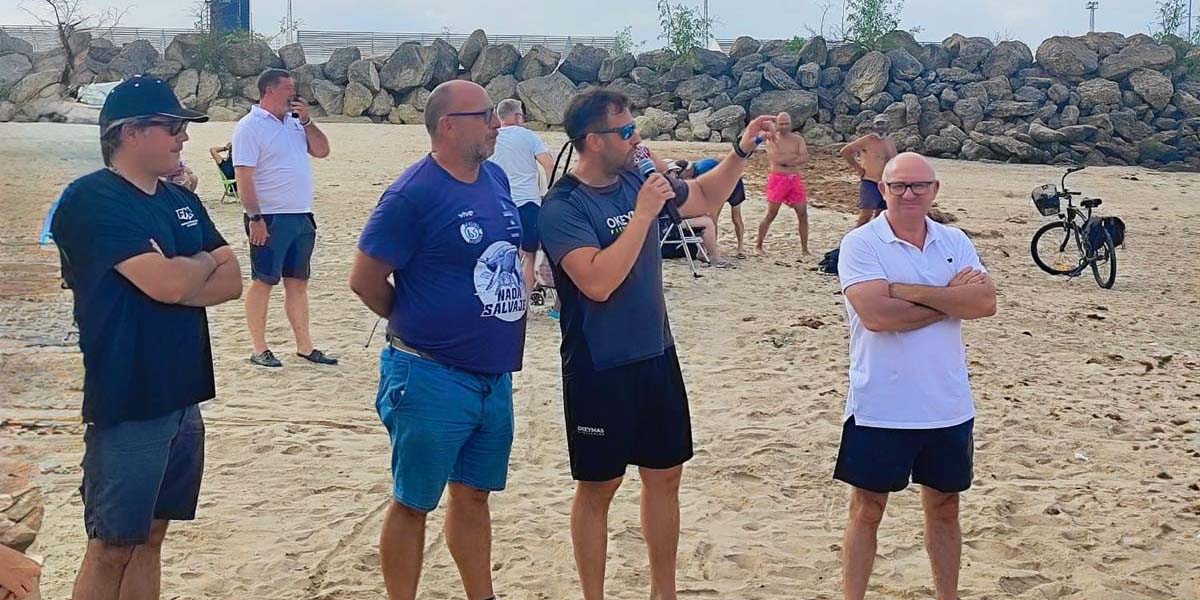Récord de participación en la XVI Travesía a Nado de El Puerto con 300 nadadores en La Puntilla