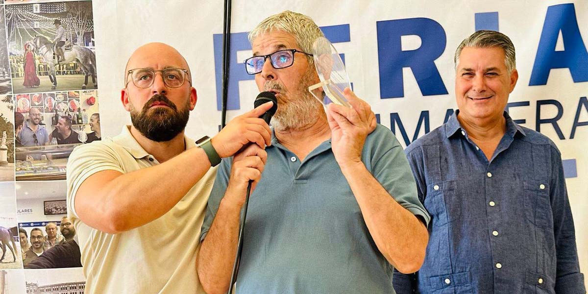 El PP entrega sus distinciones anuales durante su tradicional convivencia en la Feria 2025