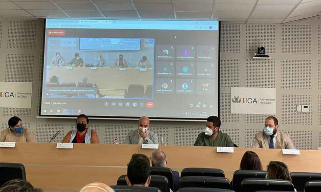 Bello destaca en la UCA el compromiso que el Ayuntamiento  mantiene con la transparencia