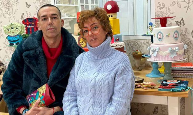 La nueva asociación de comerciantes reúne a más de 60 establecimientos para la campaña de San Valentín