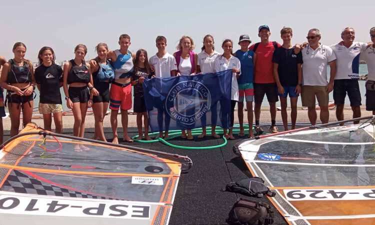 Tres regatistas de El Puerto acudirán al Campeonato Mundial de Windsurf que se celebrará en Chipre