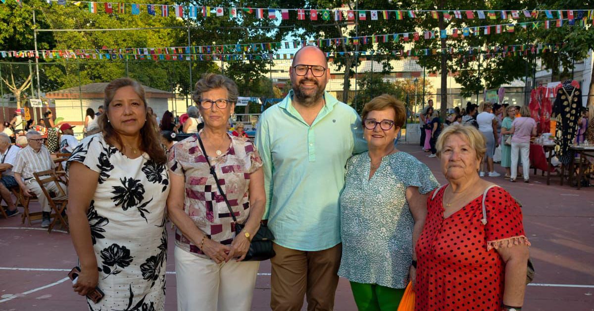 Los Milagros reúne a cientos de personas en su séptima Velada Multicultural