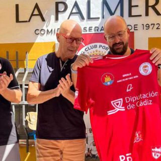 Los veteranos del Racing Portuense rinden homenaje desde el Estadio José del Cuvillo a Manolo Solano y Ángel Ureña