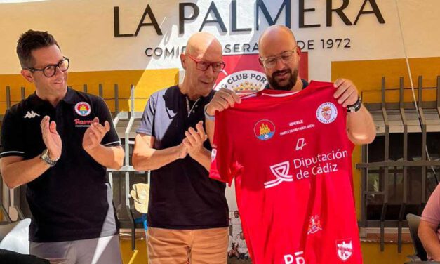 Los veteranos del Racing Portuense rinden homenaje desde el Estadio José del Cuvillo a Manolo Solano y Ángel Ureña