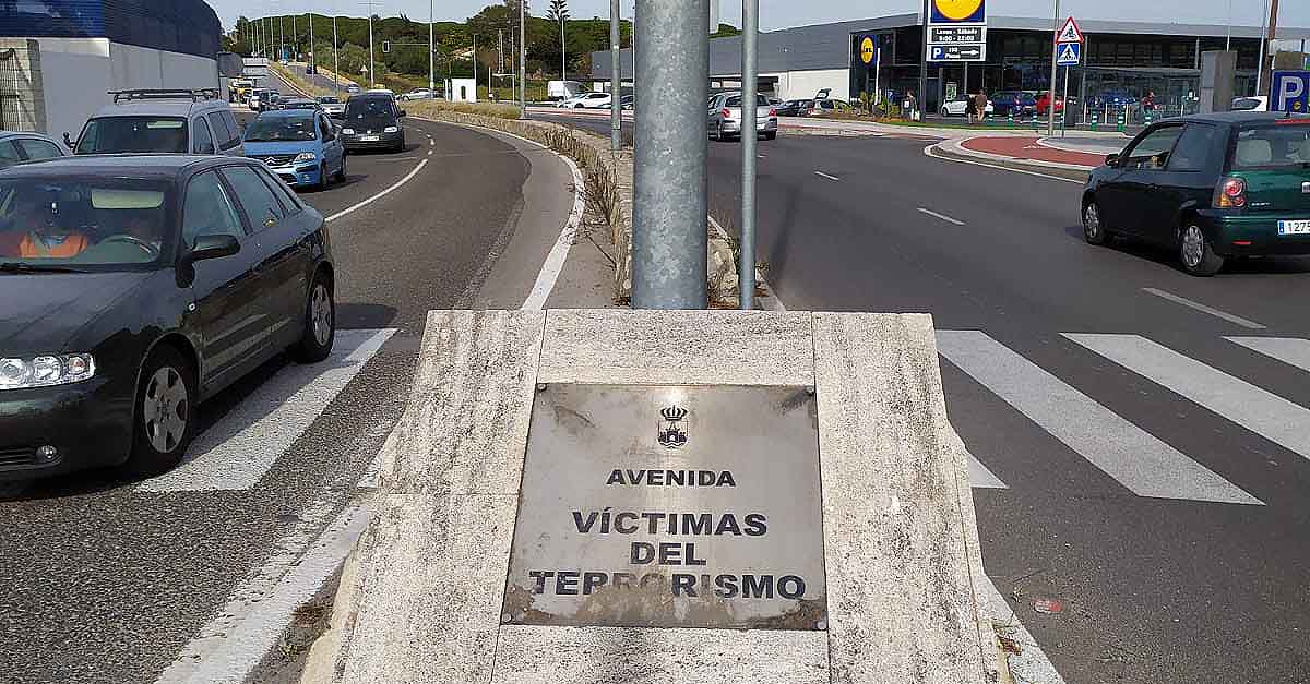 UP propone cambiar la placa homenaje a las víctimas del terrorismo