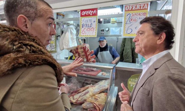 Empleo celebra en el Mercado de El Puerto el Día del Comercio de Andalucía